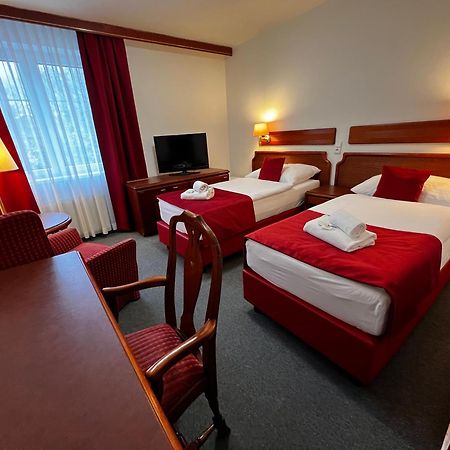 Hotel Bohemia Excellent Klášterec nad Ohří Buitenkant foto