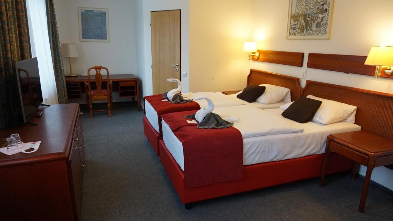 Hotel Bohemia Excellent Klášterec nad Ohří Buitenkant foto