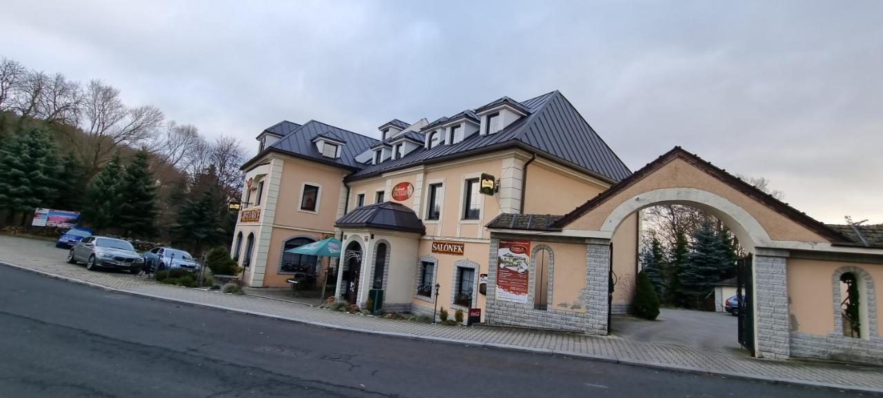 Hotel Bohemia Excellent Klášterec nad Ohří Buitenkant foto