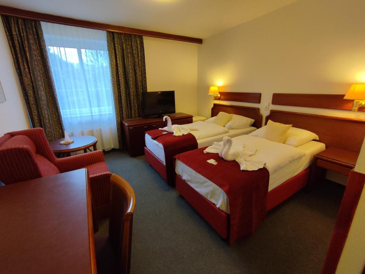 Hotel Bohemia Excellent Klášterec nad Ohří Buitenkant foto