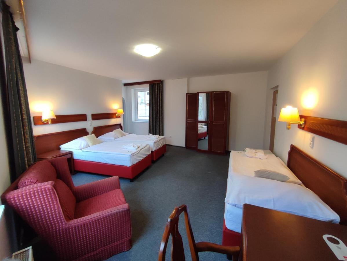 Hotel Bohemia Excellent Klášterec nad Ohří Buitenkant foto