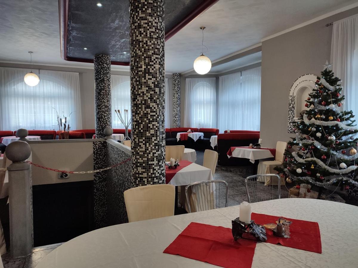 Hotel Bohemia Excellent Klášterec nad Ohří Buitenkant foto