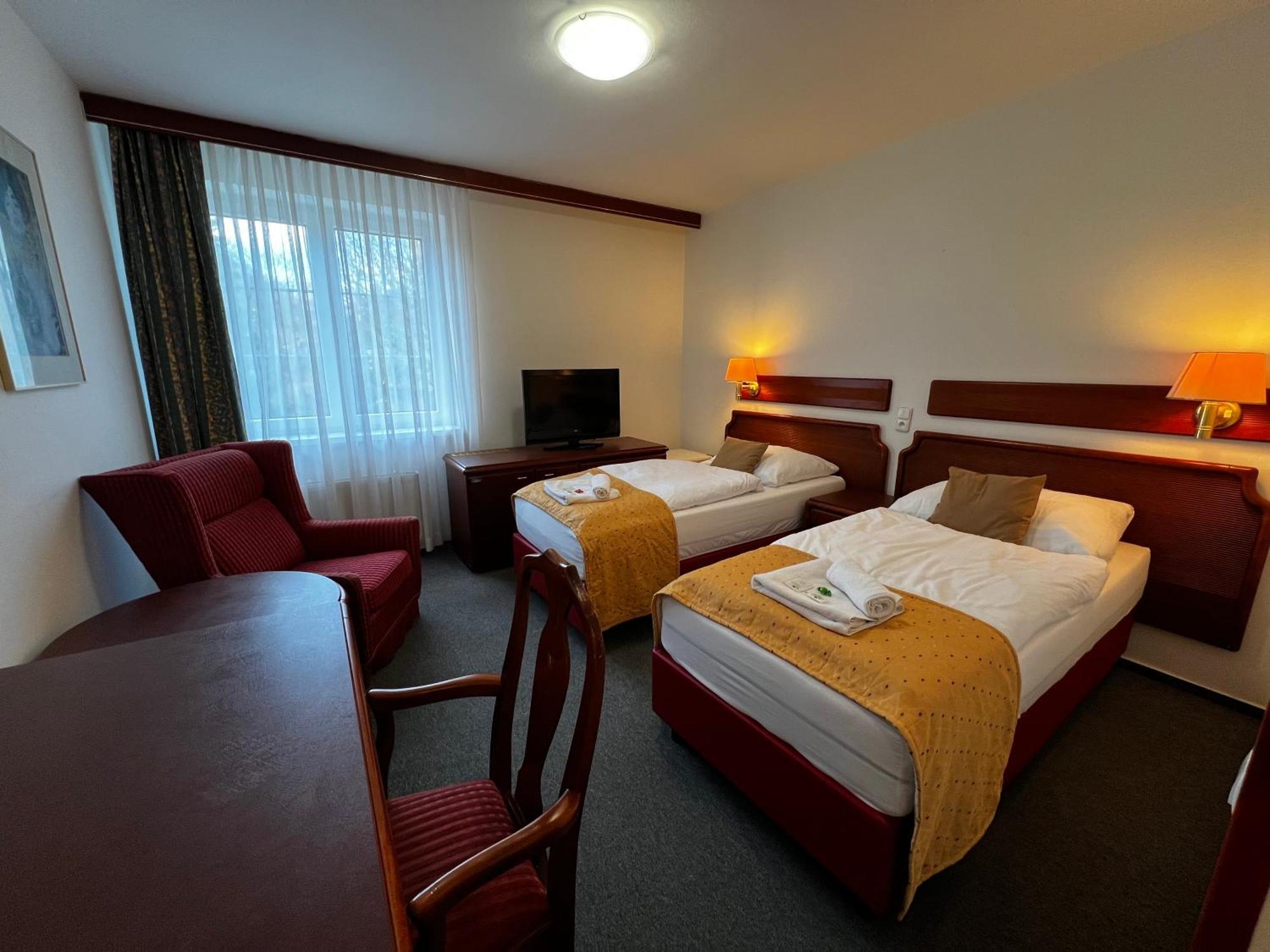 Hotel Bohemia Excellent Klášterec nad Ohří Buitenkant foto