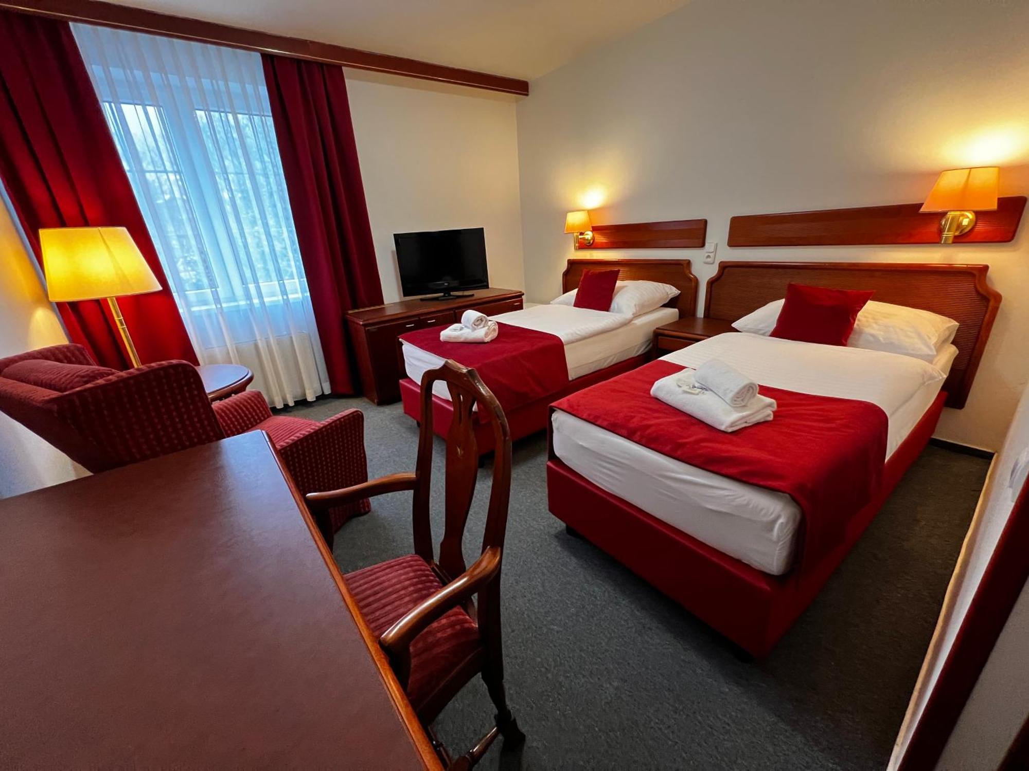 Hotel Bohemia Excellent Klášterec nad Ohří Buitenkant foto