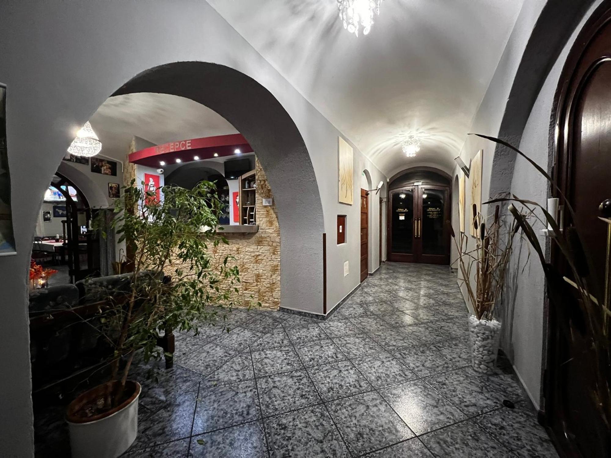 Hotel Bohemia Excellent Klášterec nad Ohří Buitenkant foto